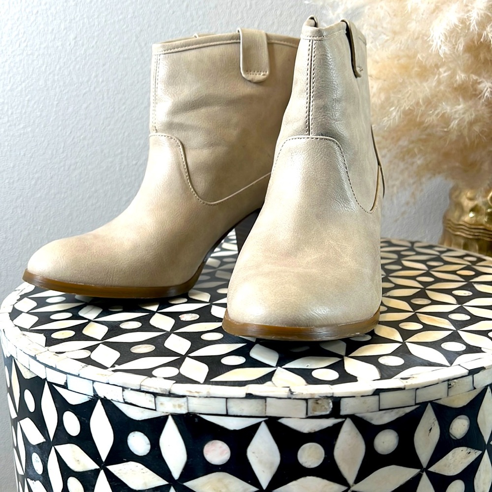 Beautiful Bone colored booties!